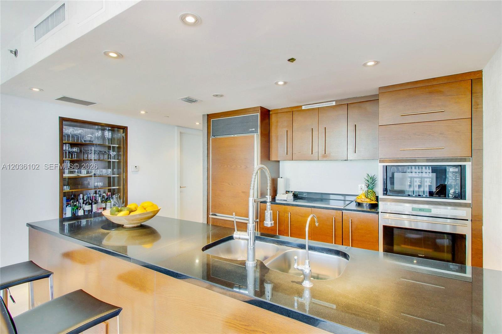 465 Brickell Avenue 1101 Property Photo 10