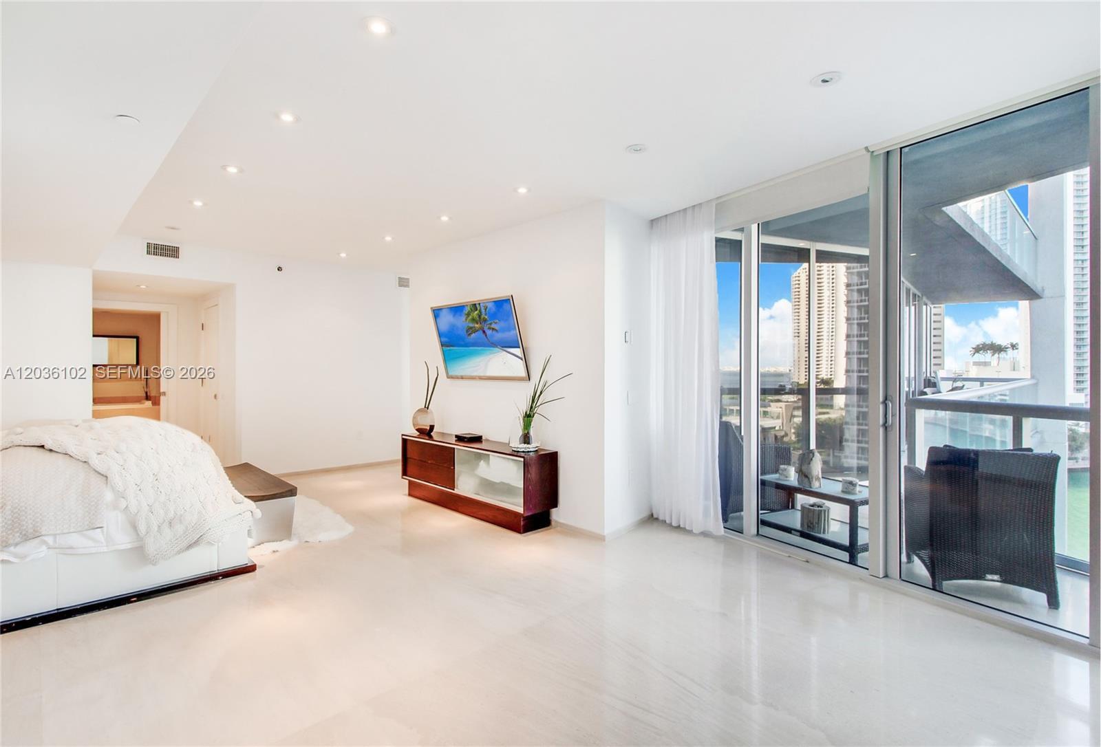 465 Brickell Avenue 1101 Property Photo 11