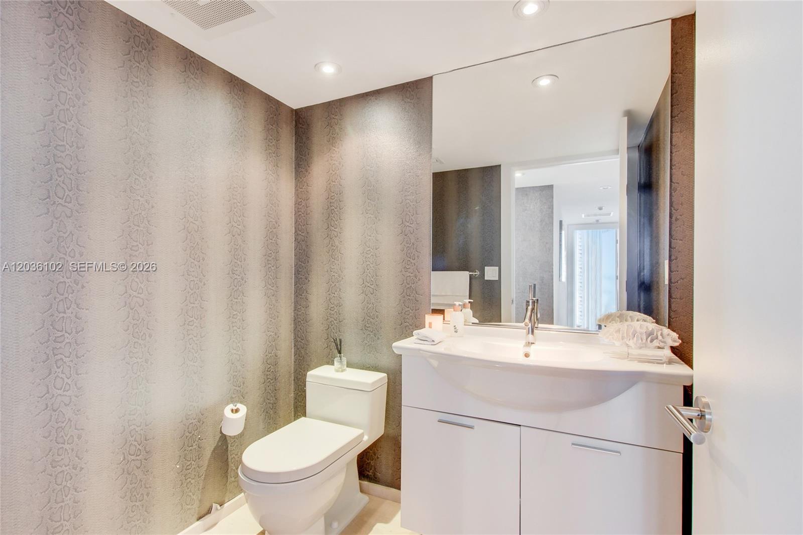 465 Brickell Avenue 1101 Property Photo 15