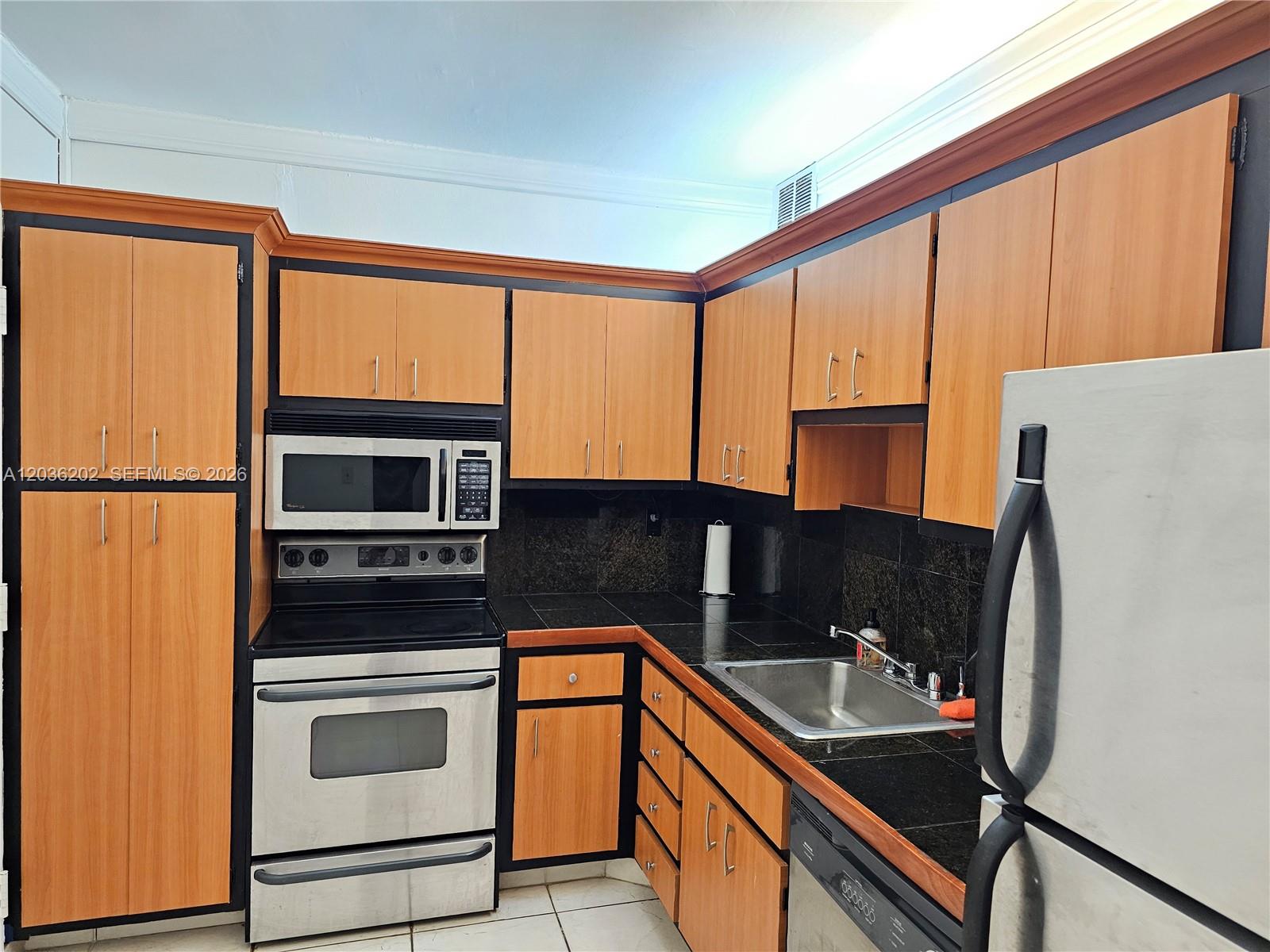 A12036202 Property Photo 3