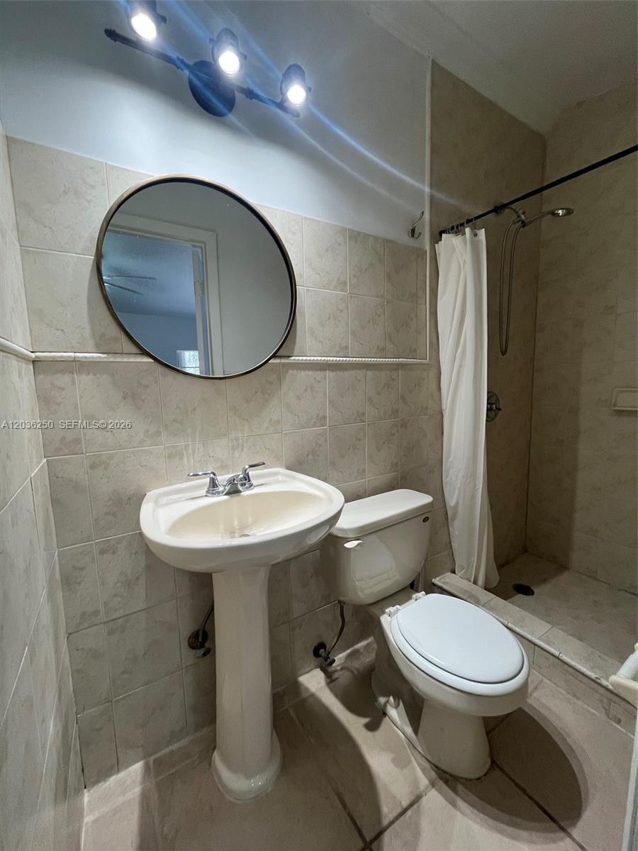 3244 Sw 3rd Street L Property Photo 9
