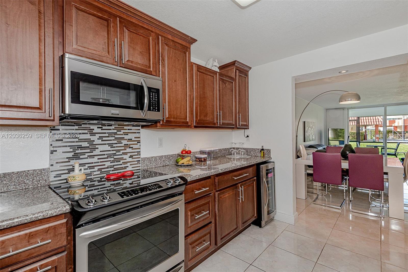 9410 N Hollybrook Lake Drive 11-109 Property Photo 2