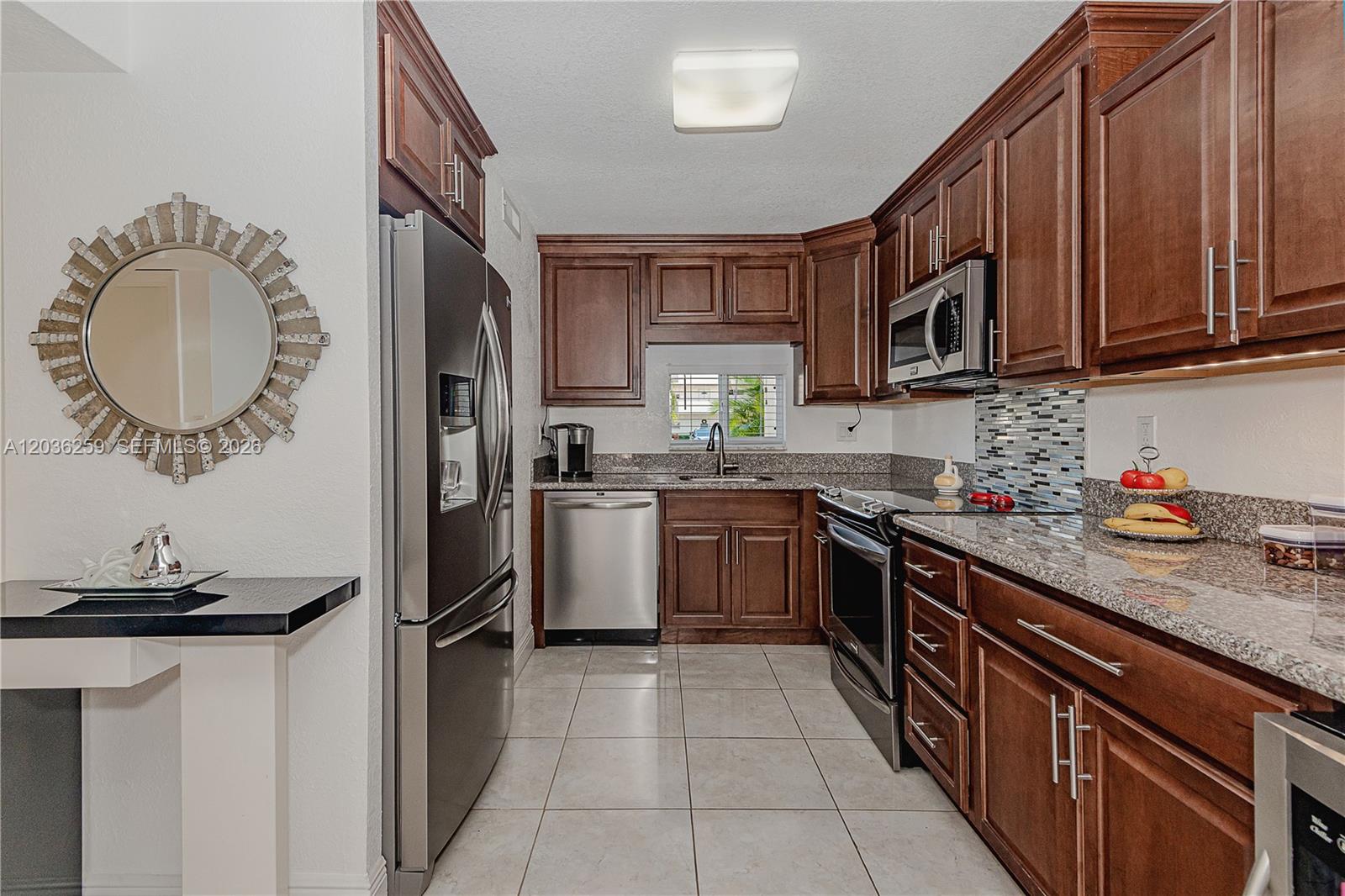 9410 N Hollybrook Lake Drive 11-109 Property Photo 3