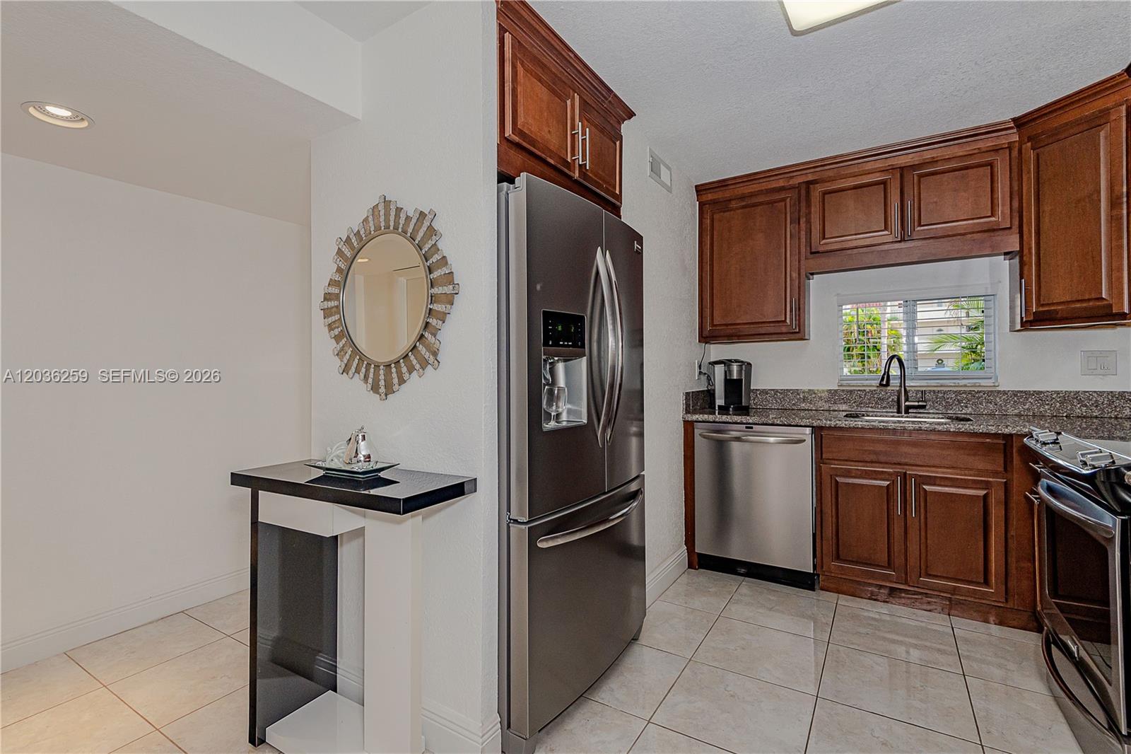 9410 N Hollybrook Lake Drive 11-109 Property Photo 4