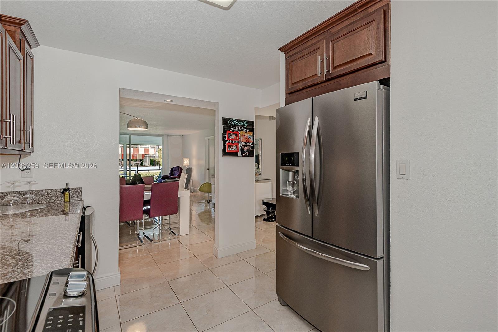 9410 N Hollybrook Lake Drive 11-109 Property Photo 5