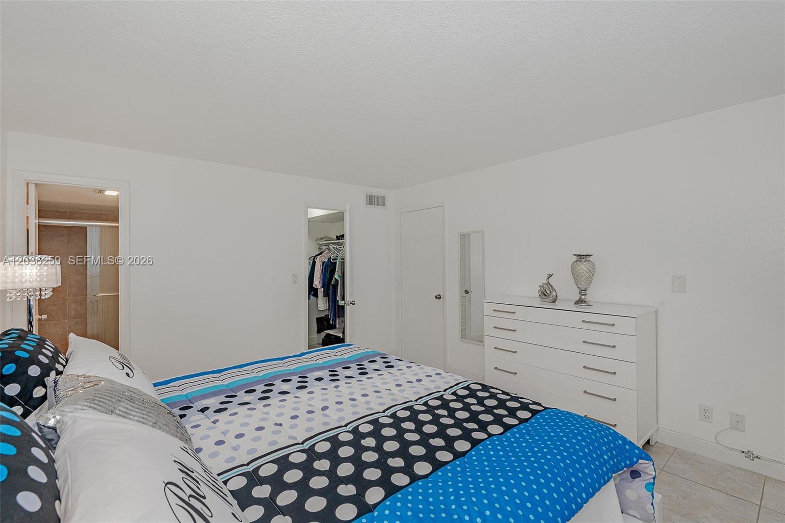 9410 N Hollybrook Lake Drive 11-109 Property Photo 14