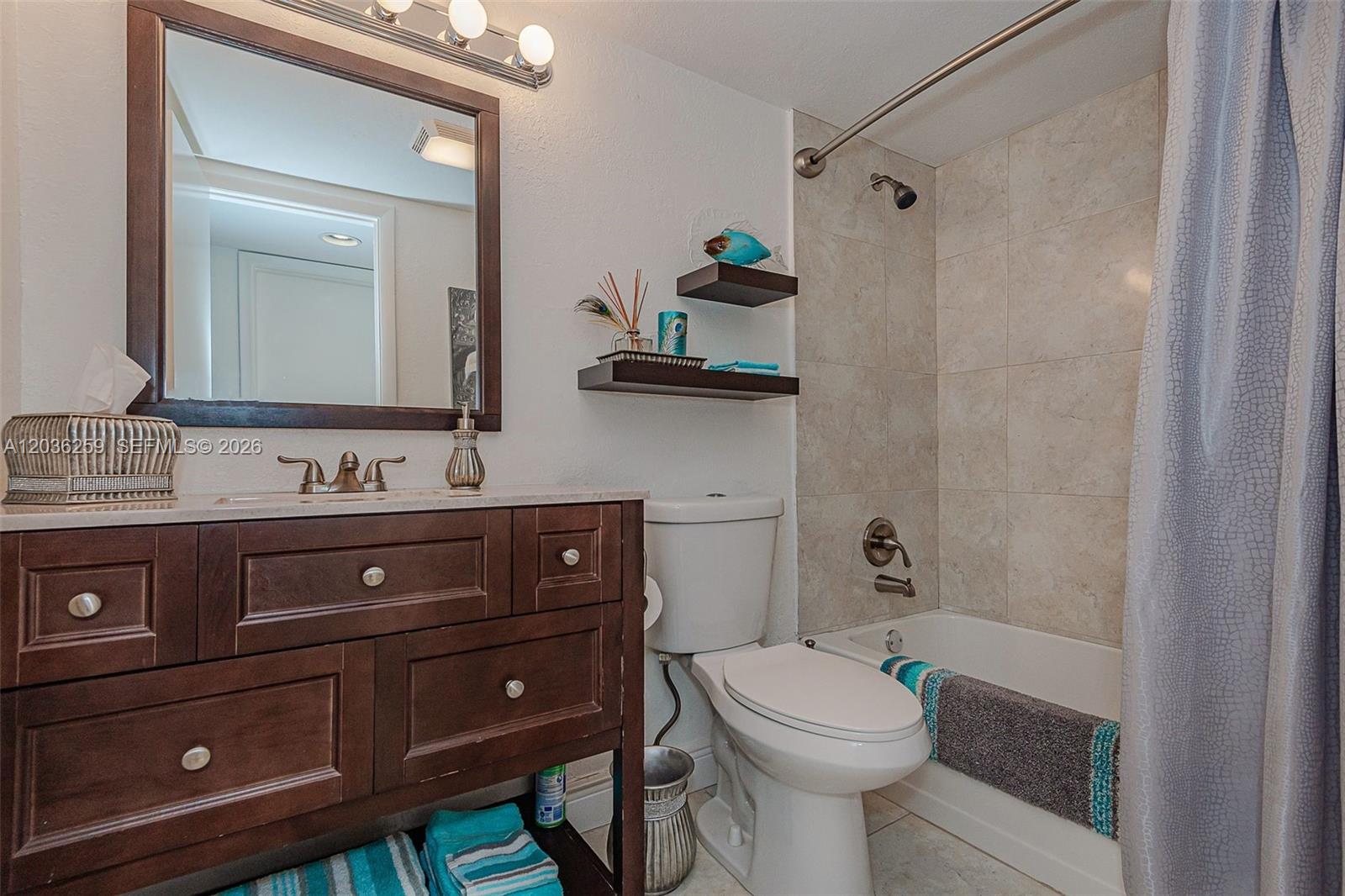 9410 N Hollybrook Lake Drive 11-109 Property Photo 16