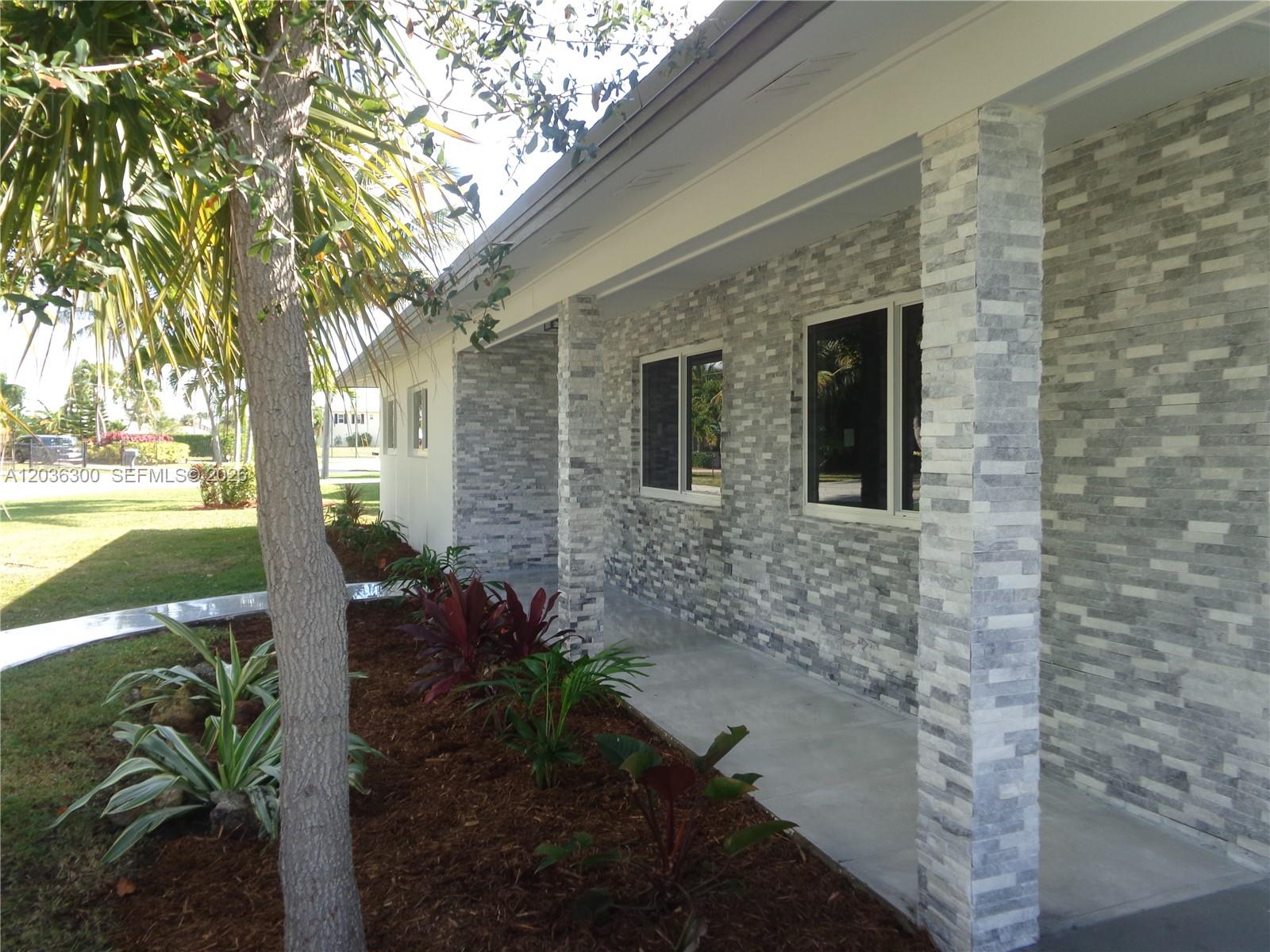 1565 N Thumb Point Drive Property Photo 3