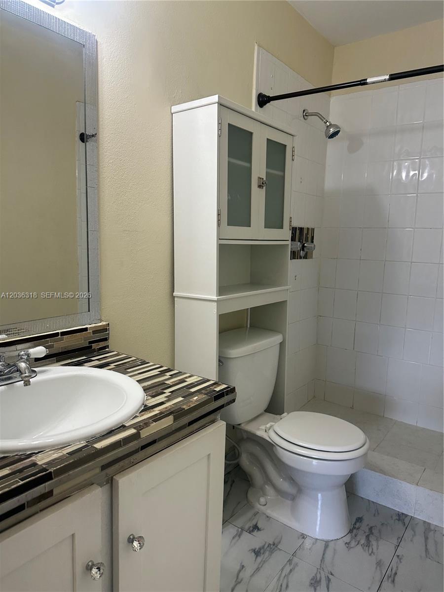 18101 Nw 68th Avenue B201 Property Photo 13