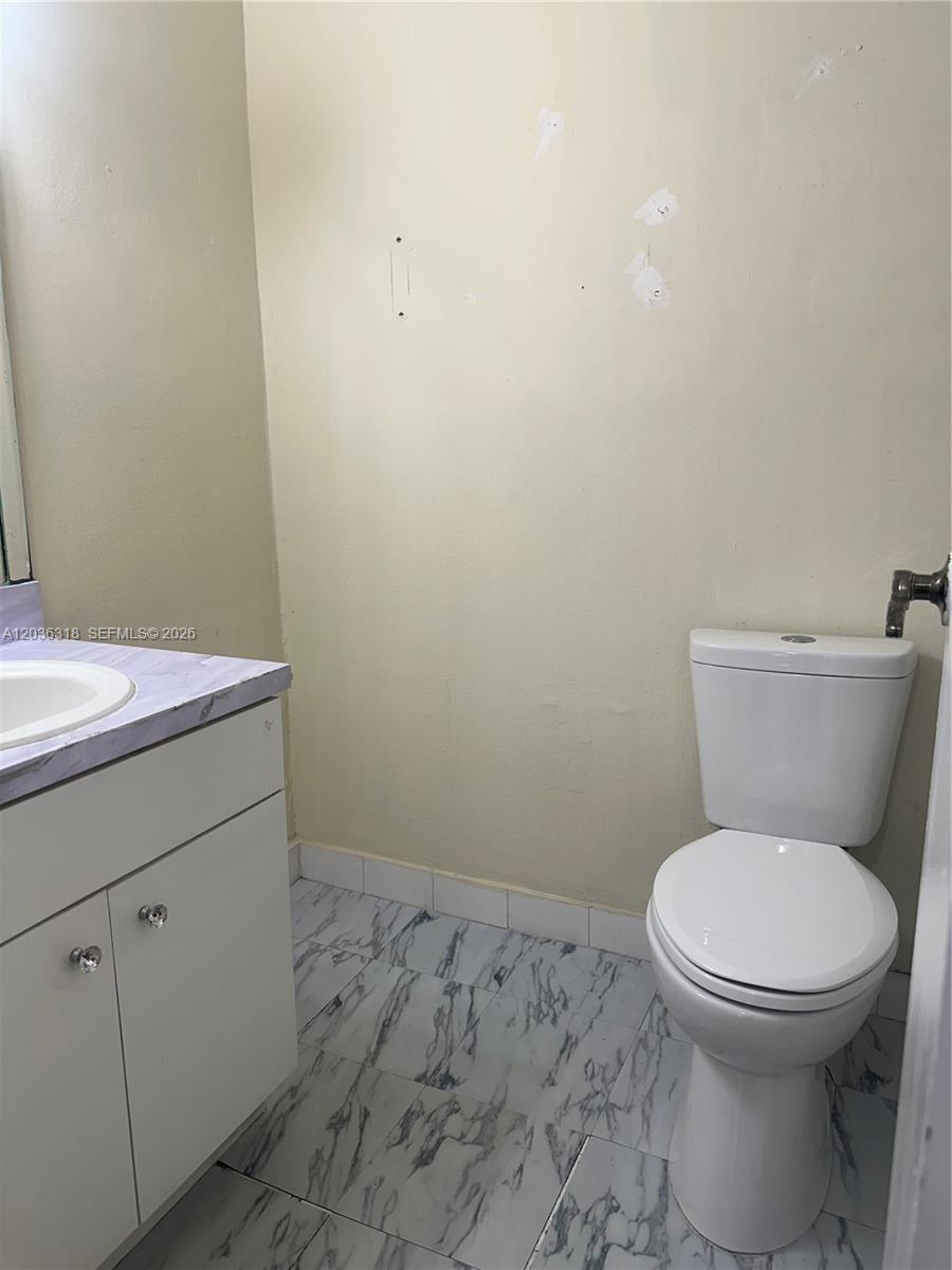 18101 Nw 68th Avenue B201 Property Photo 18