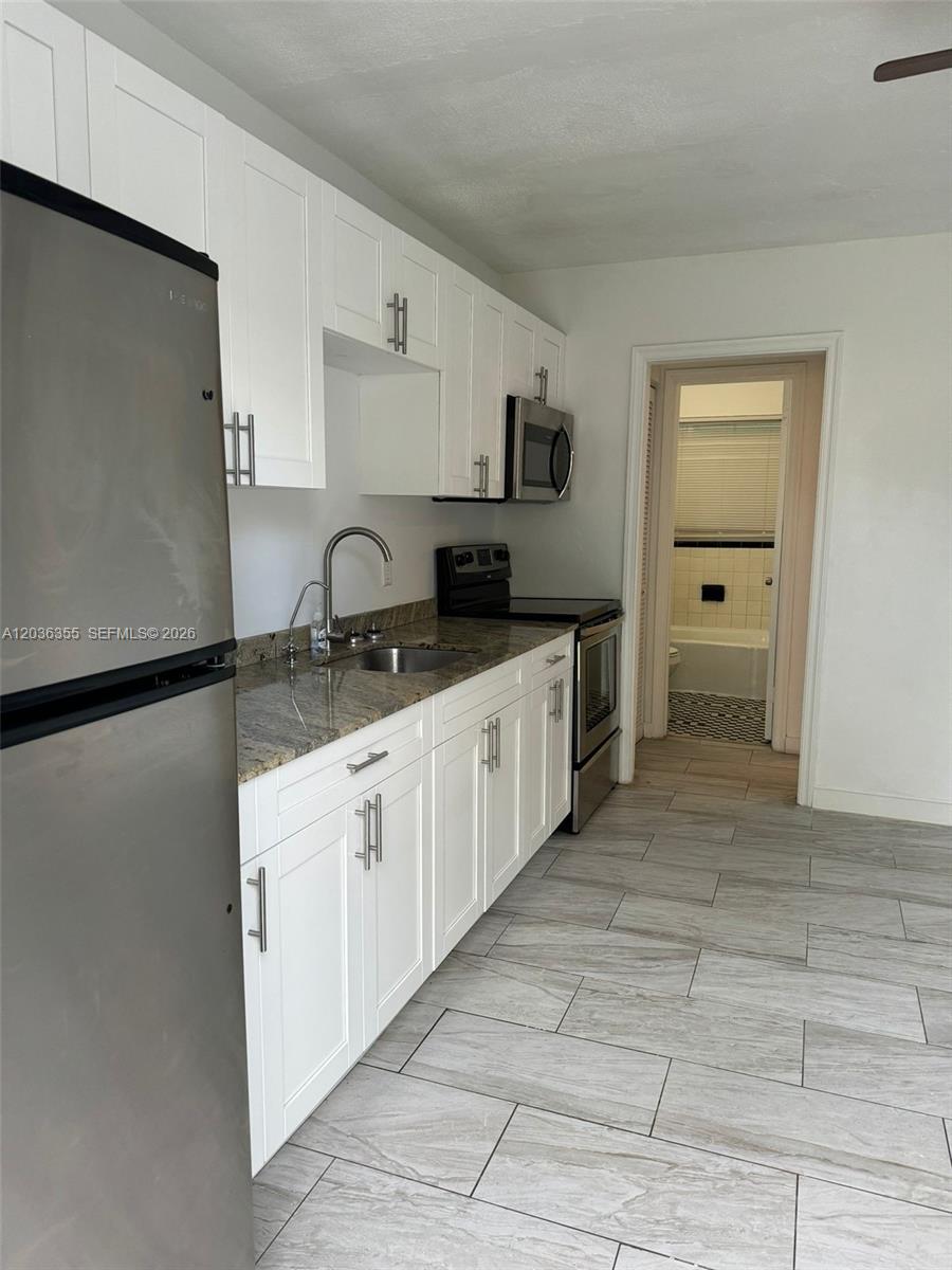 1324 N 58 Avenue Property Photo 1