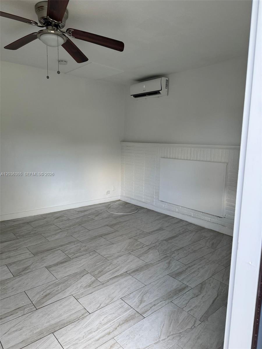 1324 N 58 Avenue Property Photo 5