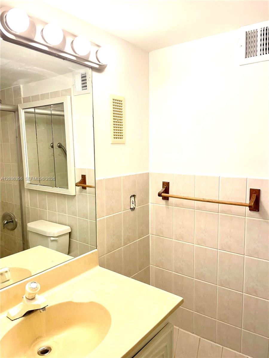 851 Three Islands 414 Property Photo 6