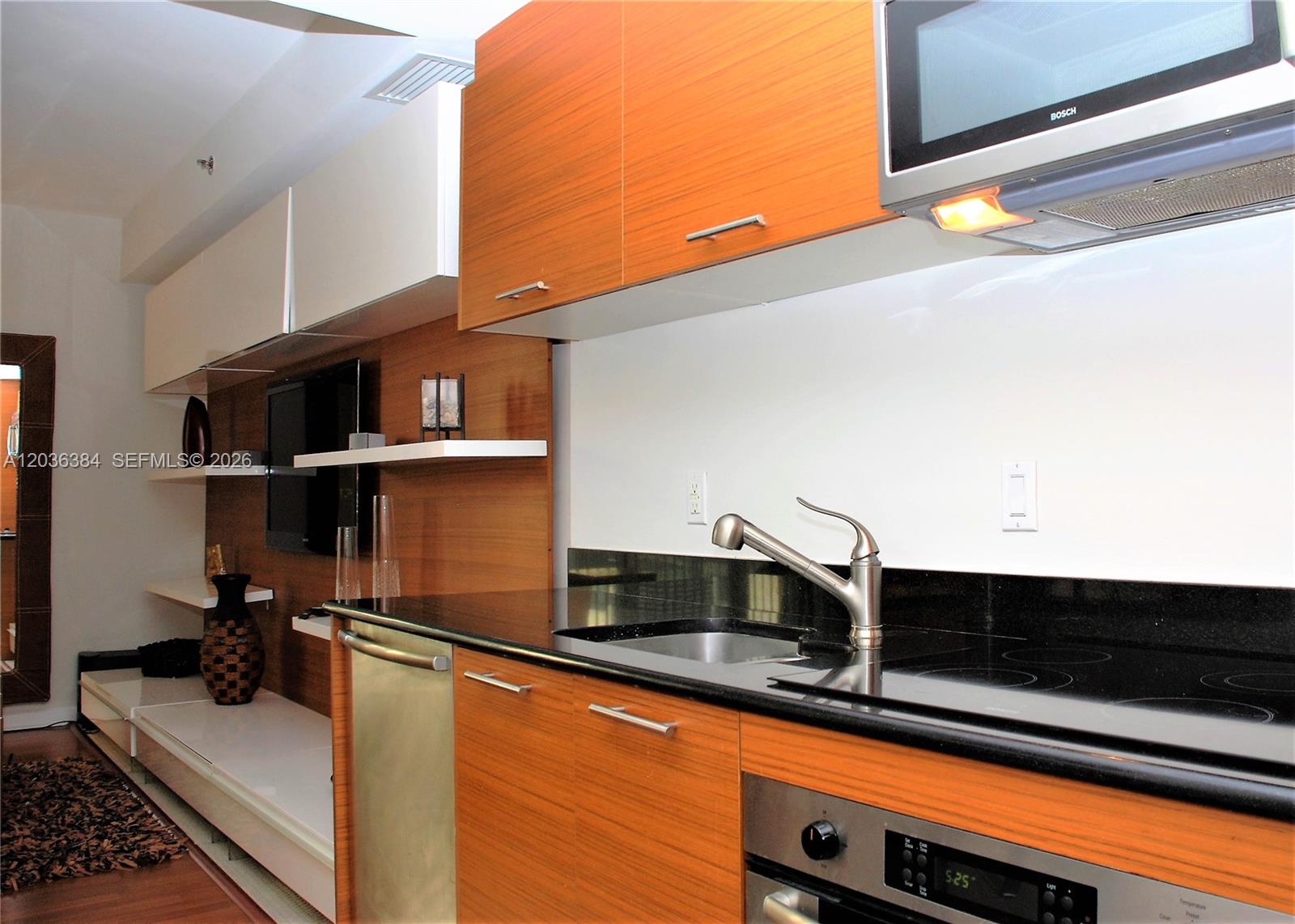50 Biscayne Boulevard 2109 Property Photo 3