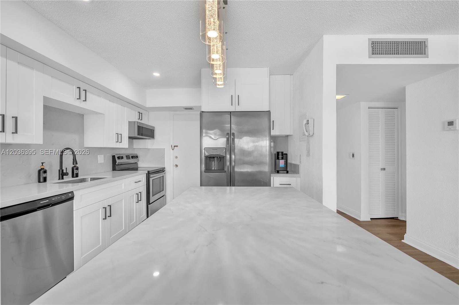 A12036395 Property Photo 17