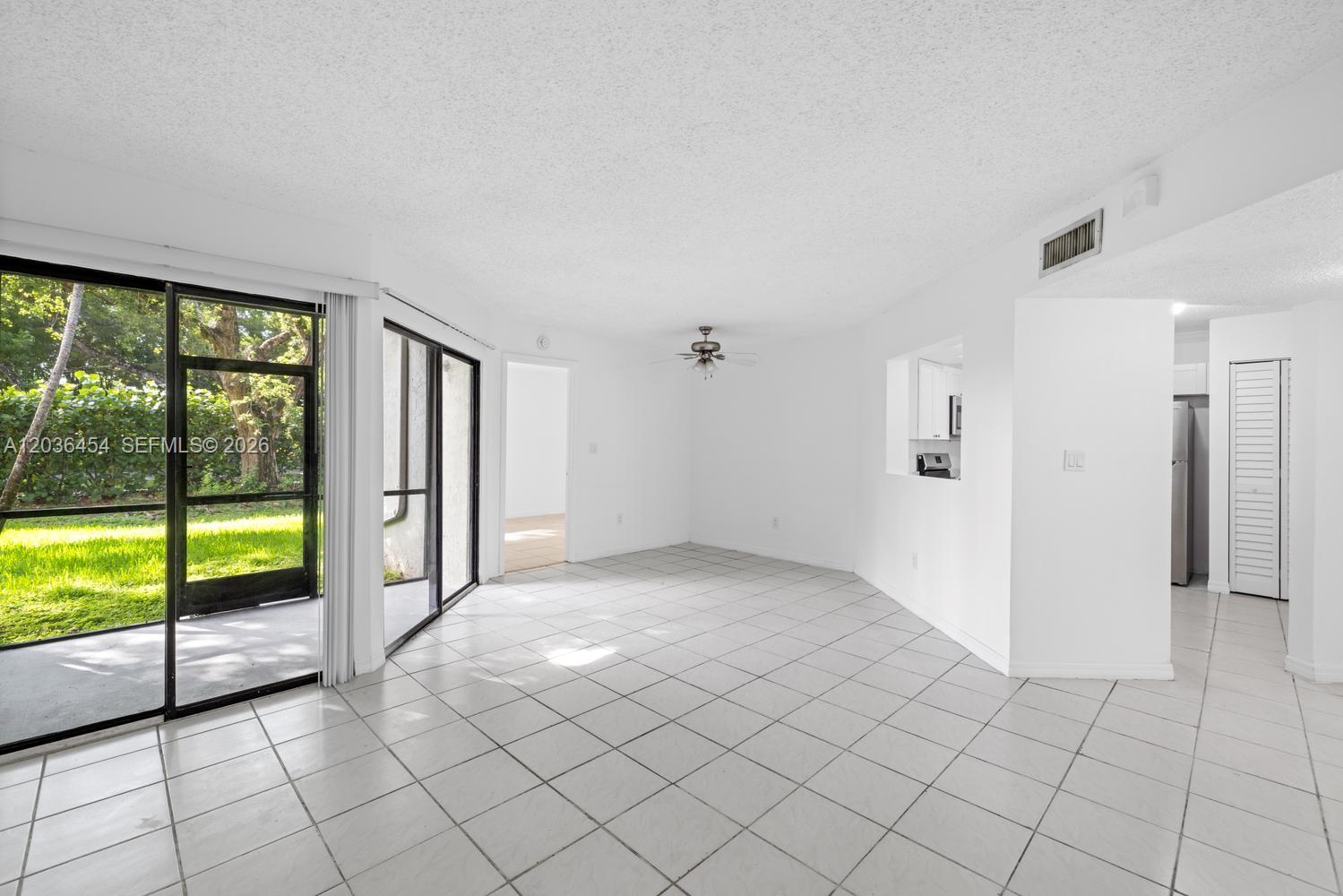 1055 N Franklin Avenue 1055g Property Photo 6