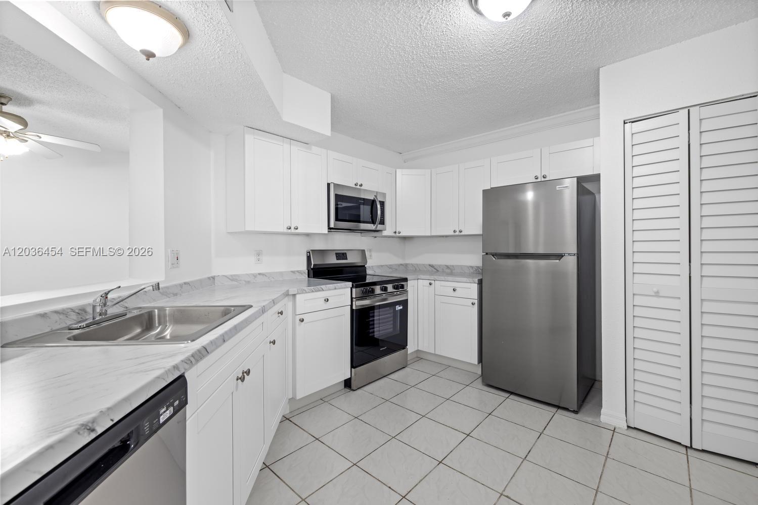 1055 N Franklin Avenue 1055g Property Photo 10