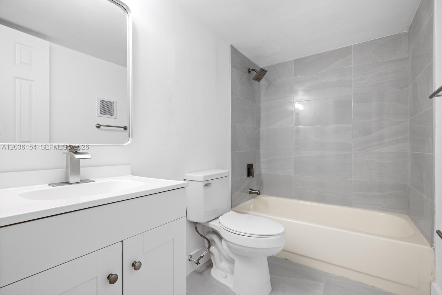 1055 N Franklin Avenue 1055g Property Photo 13