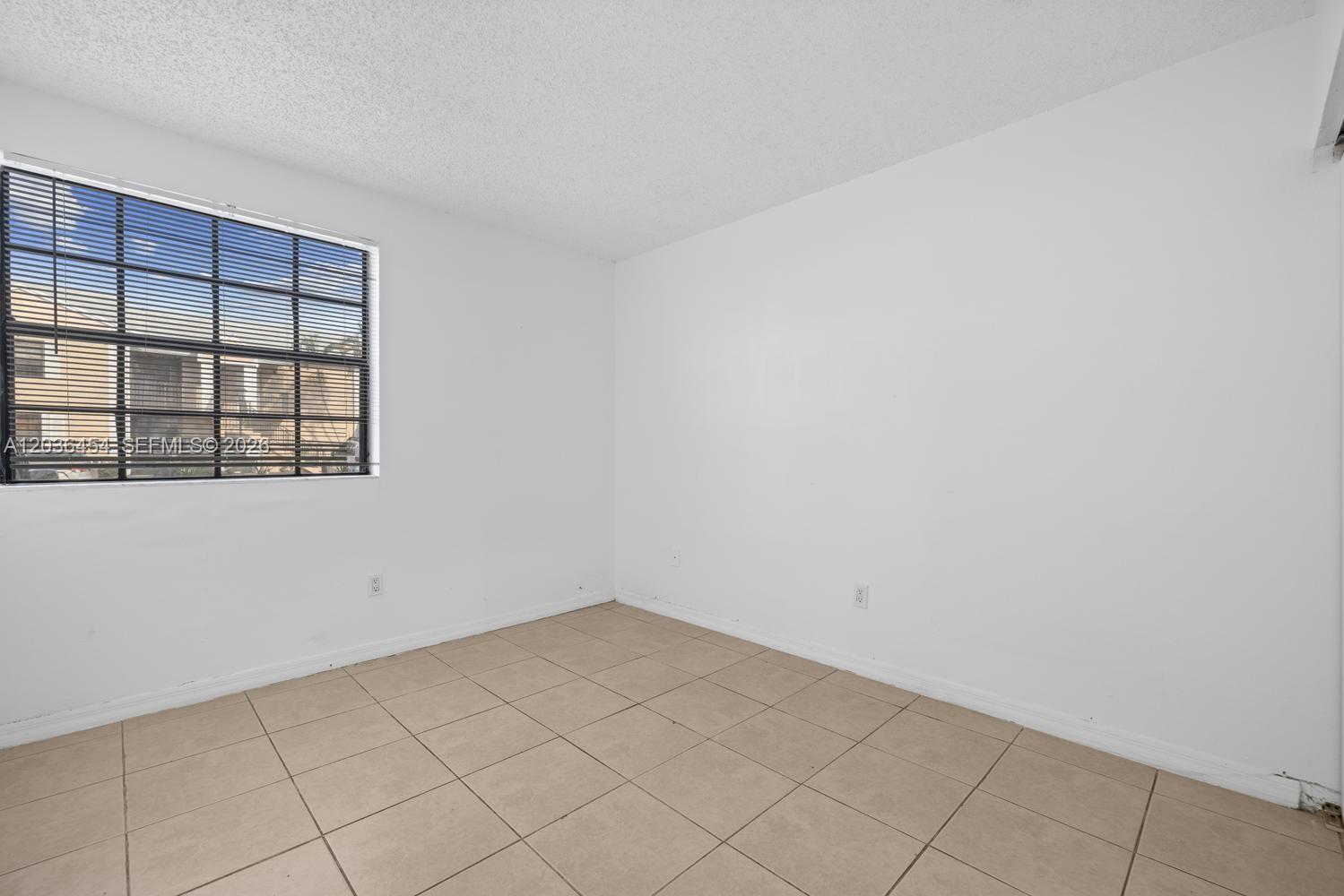 1055 N Franklin Avenue 1055g Property Photo 15