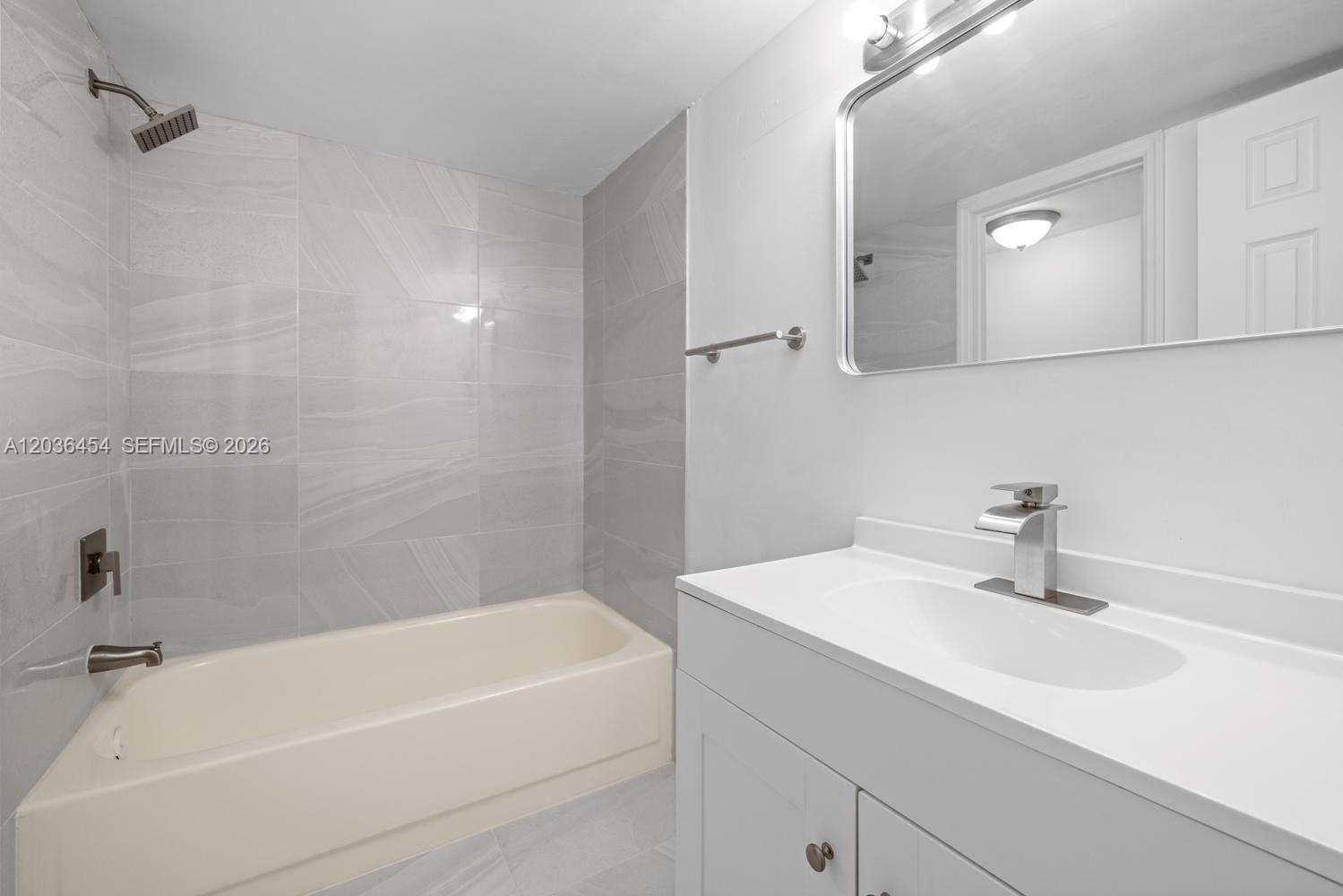 1055 N Franklin Avenue 1055g Property Photo 20