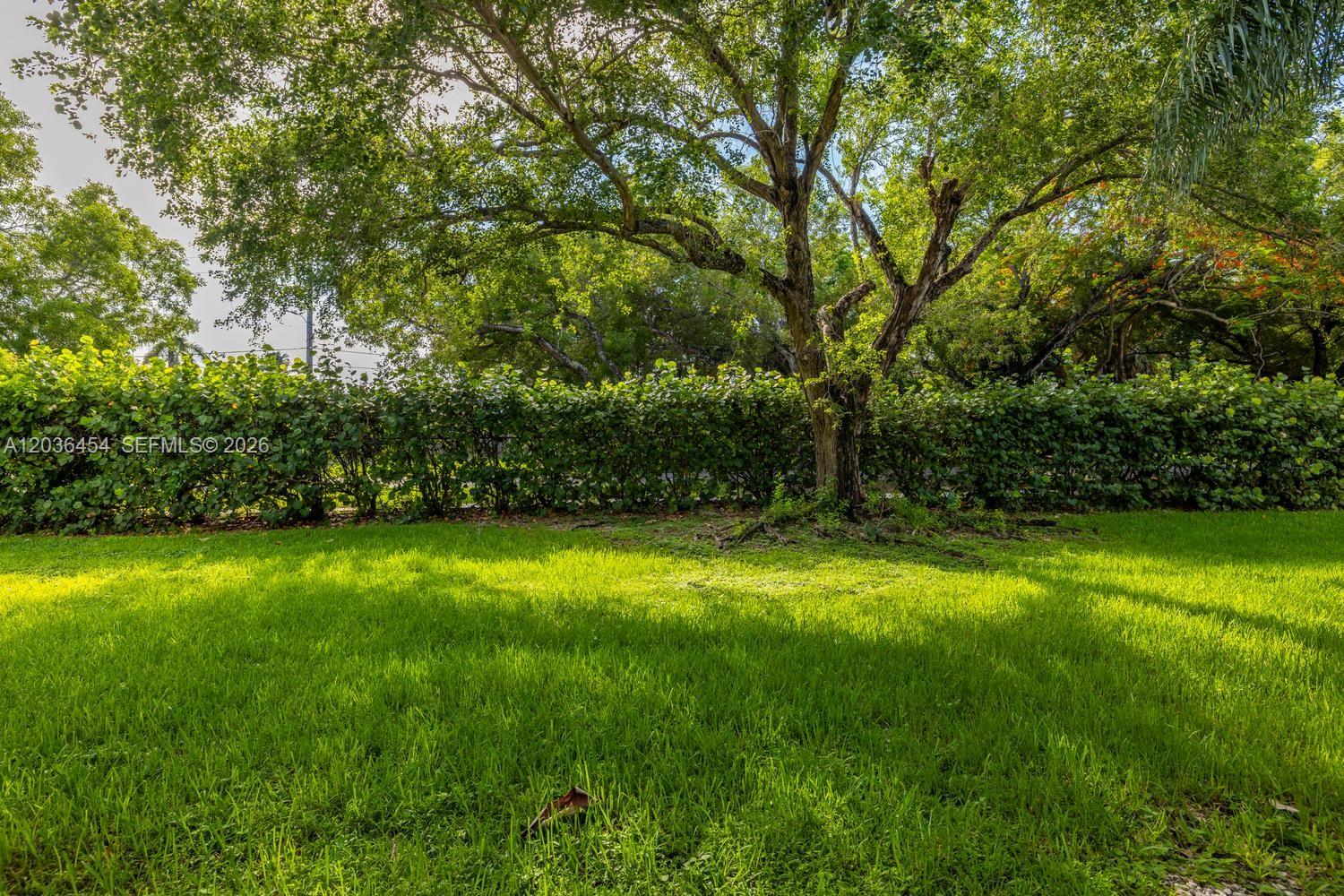 1055 N Franklin Avenue 1055g Property Photo 23