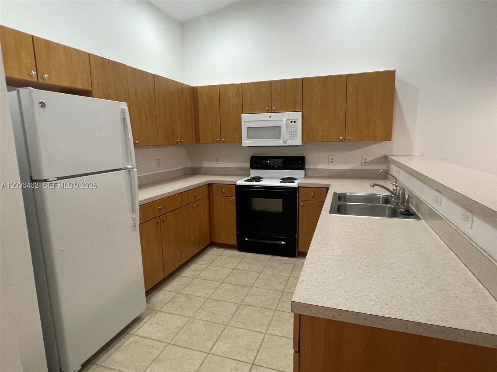 3857/3859 Kittyhawk Drive Property Photo 4