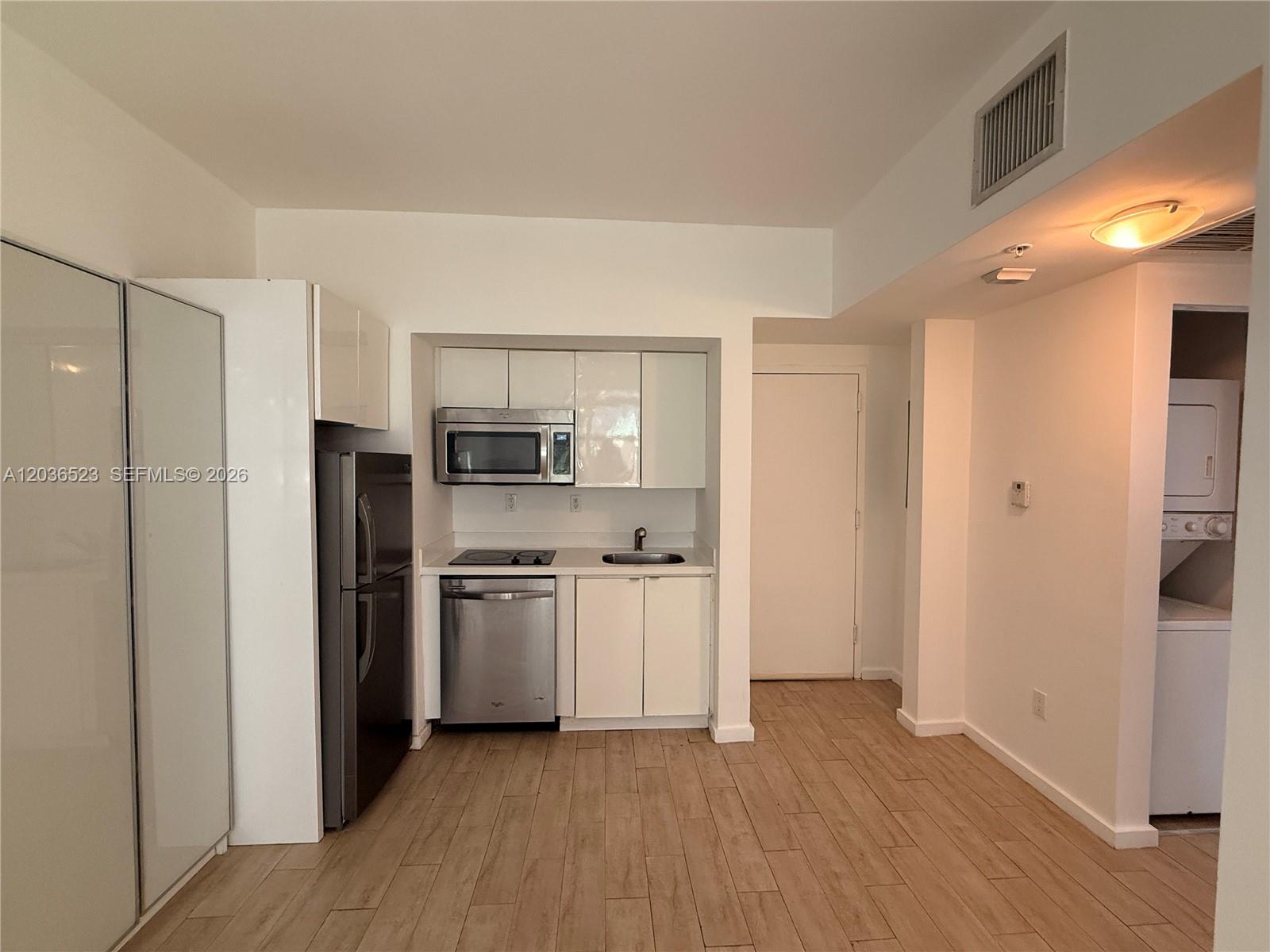 1611 Meridian Avenue 202 Property Photo 5