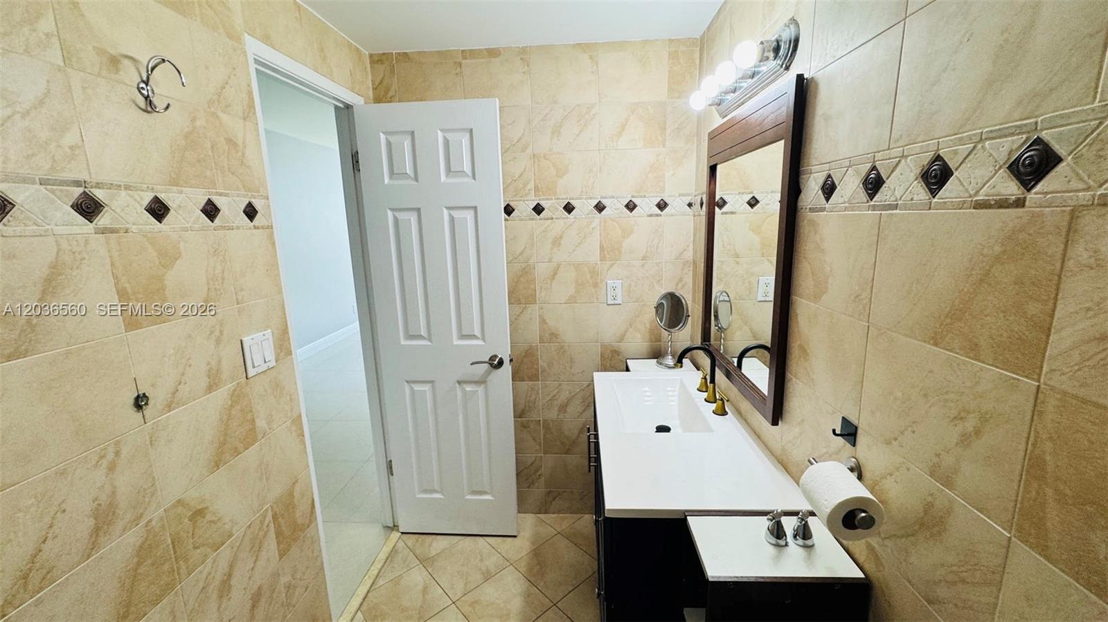 19390 Collins Avenue 624 Property Photo 15