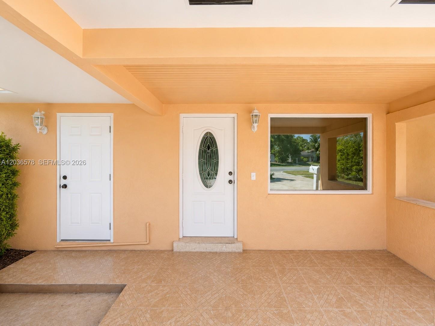 3327 Taft Street Property Photo 7