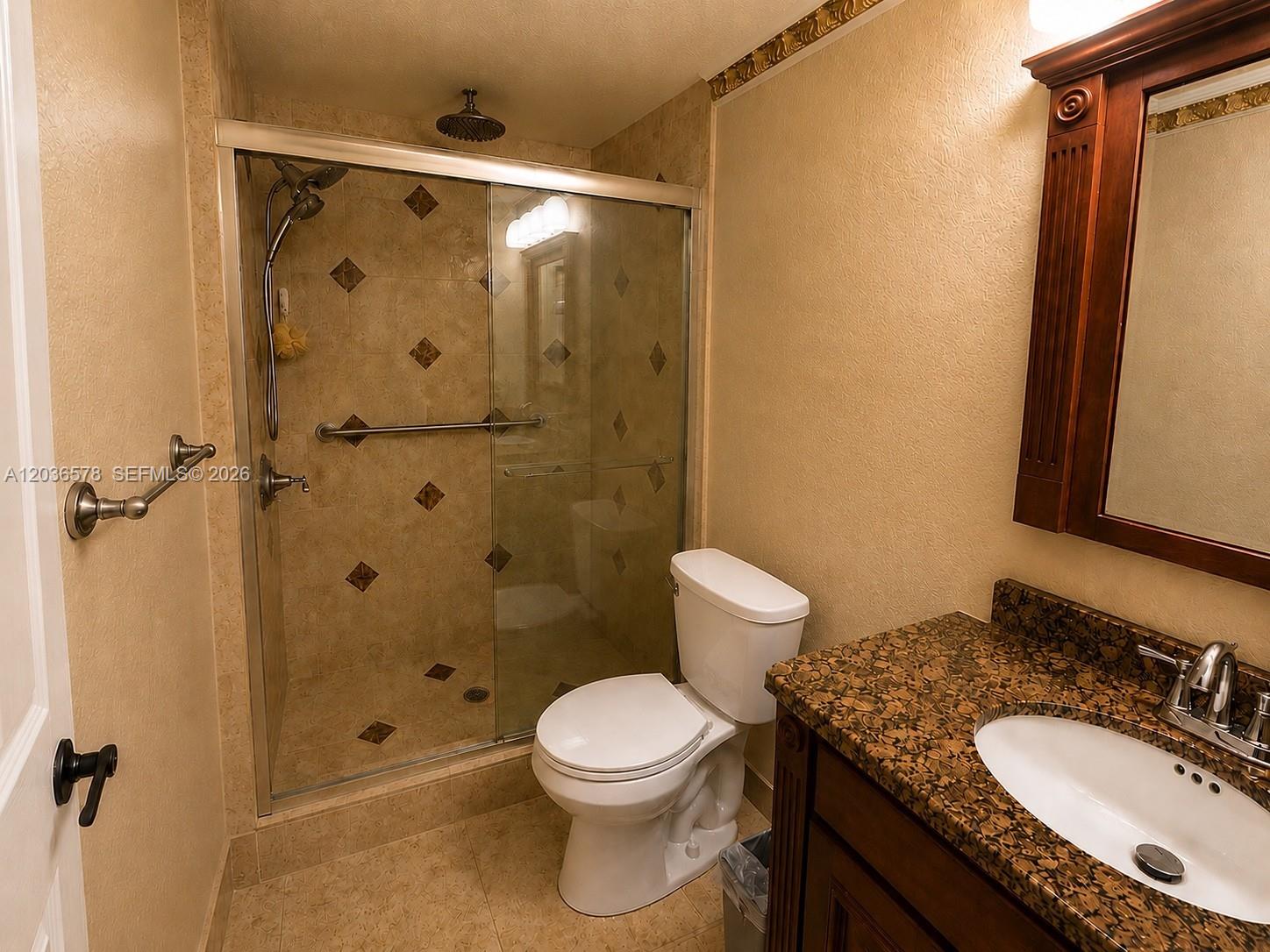 3327 Taft Street Property Photo 10