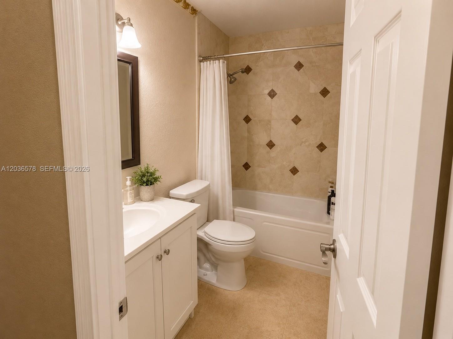 3327 Taft Street Property Photo 12