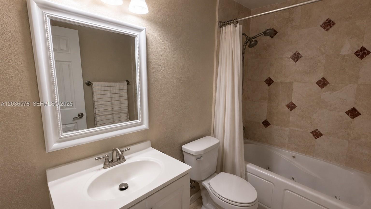 3327 Taft Street Property Photo 13