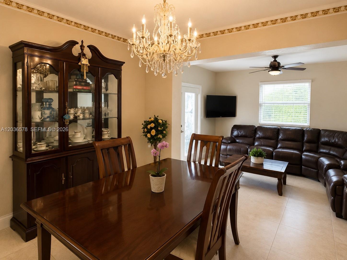 3327 Taft Street Property Photo 26