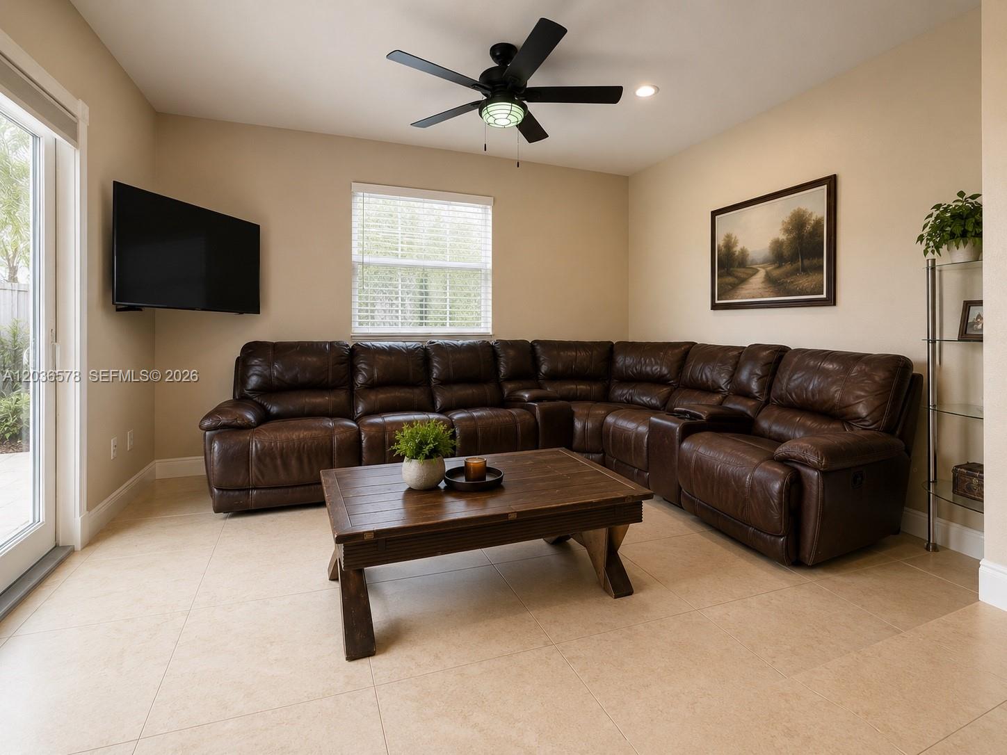 3327 Taft Street Property Photo 27