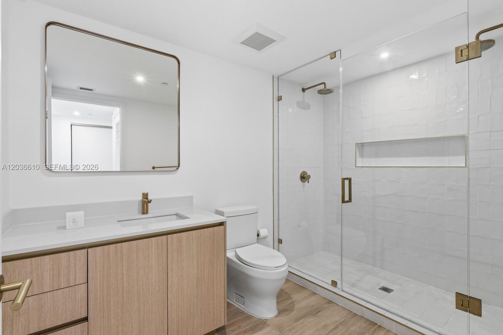 90 Ne 32 1014 Property Photo 5