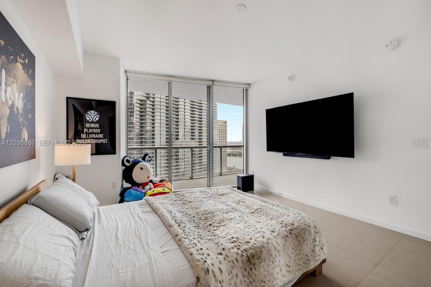 475 Brickell Avenue 3214 Property Photo 4