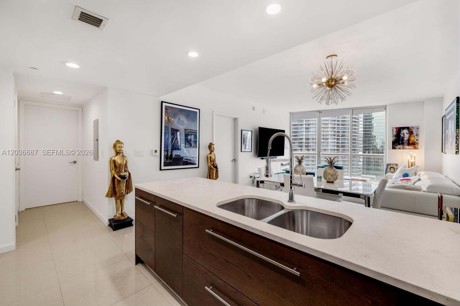 475 Brickell Avenue 3214 Property Photo 6