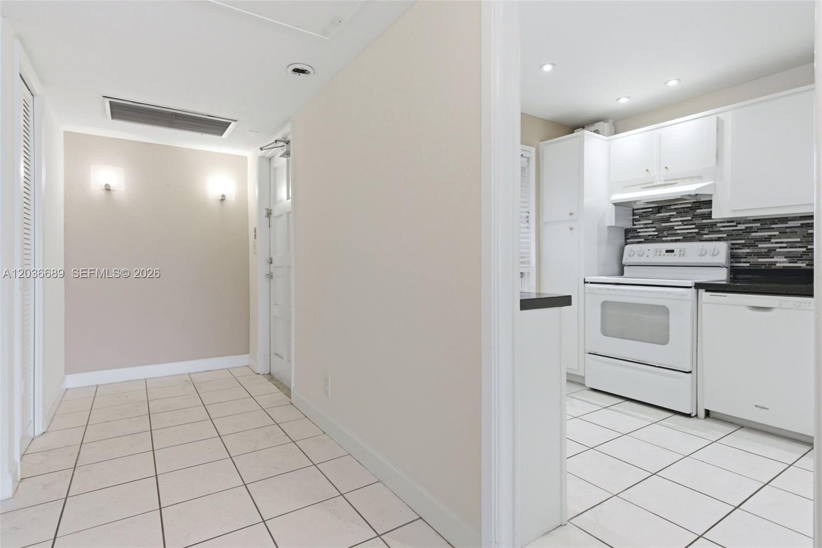 3200 N Palm Aire Drive 501 Property Photo 10