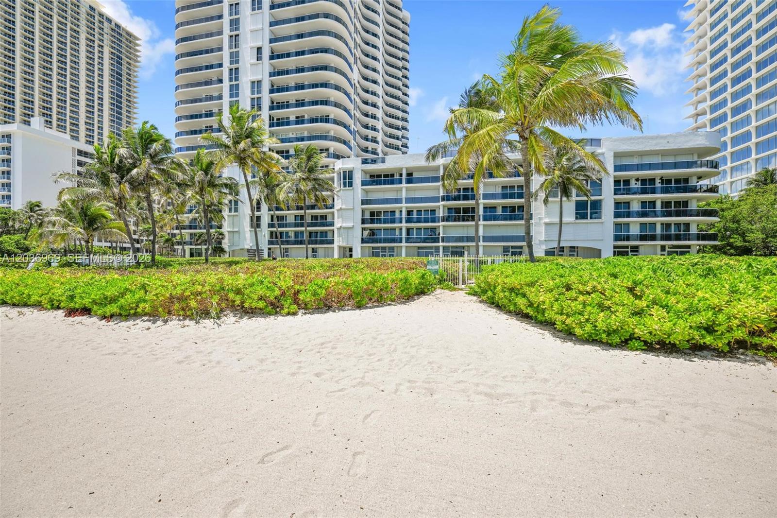 16711 Collins Avenue Bc-10 Property Photo 1