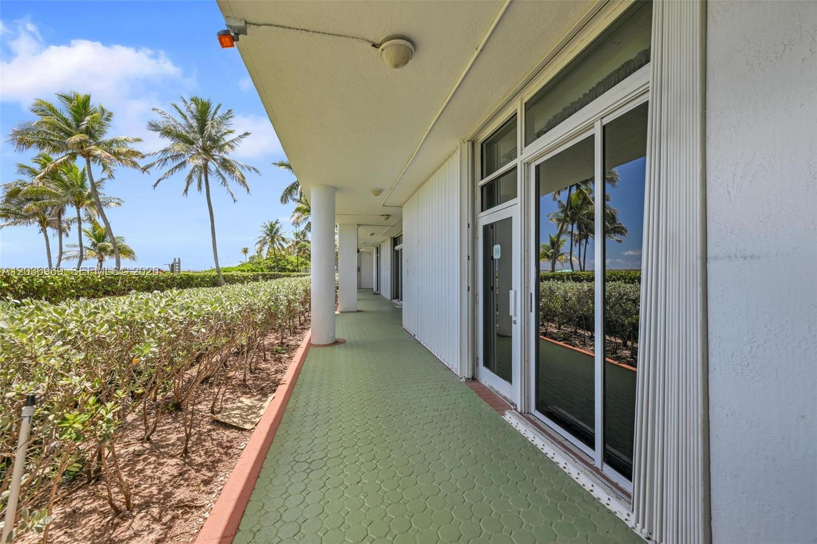 16711 Collins Avenue Bc-10 Property Photo 2