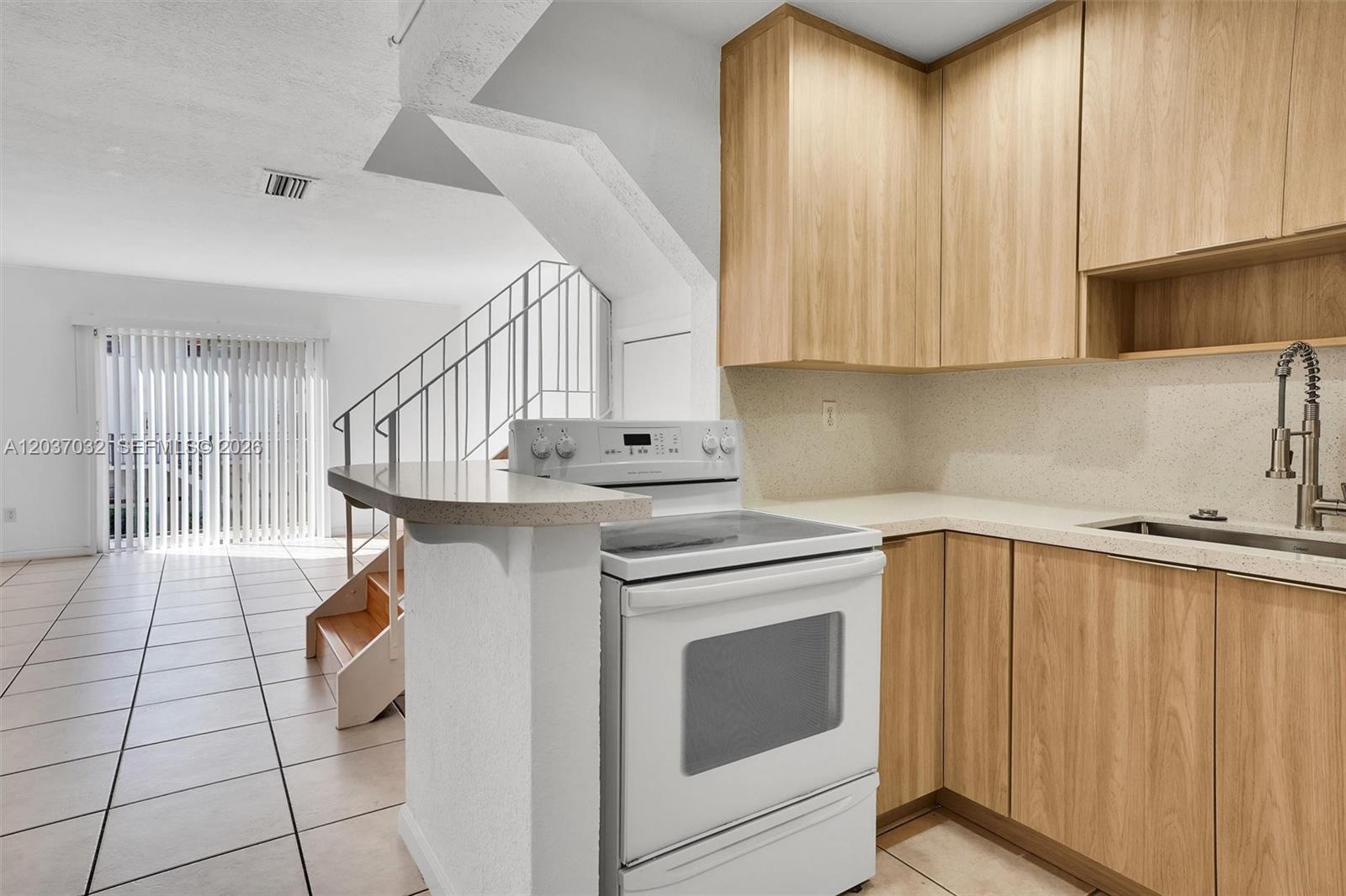 A12037032 Property Photo 4