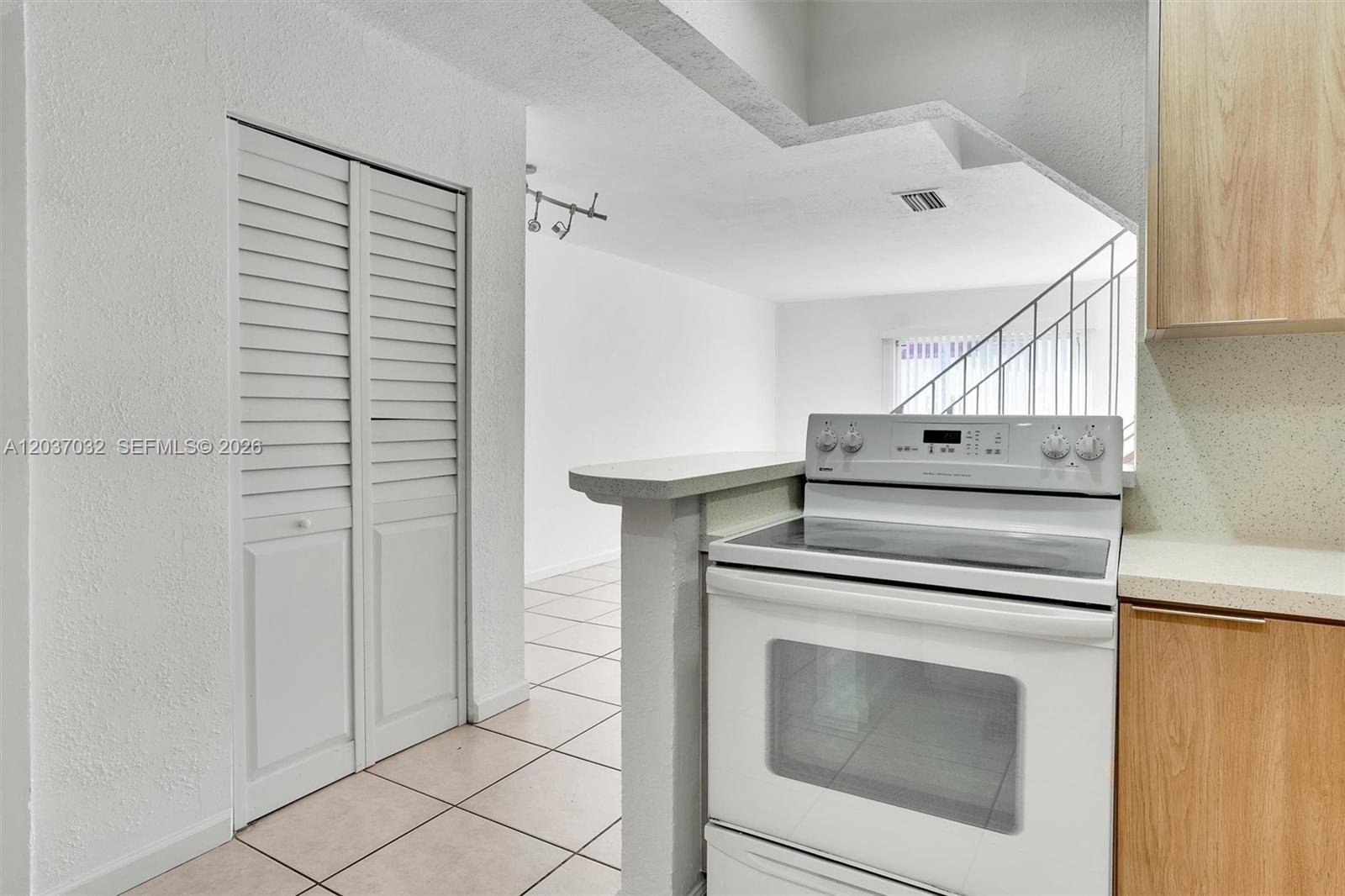 A12037032 Property Photo 7