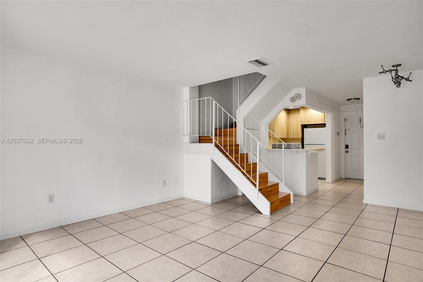A12037032 Property Photo 12