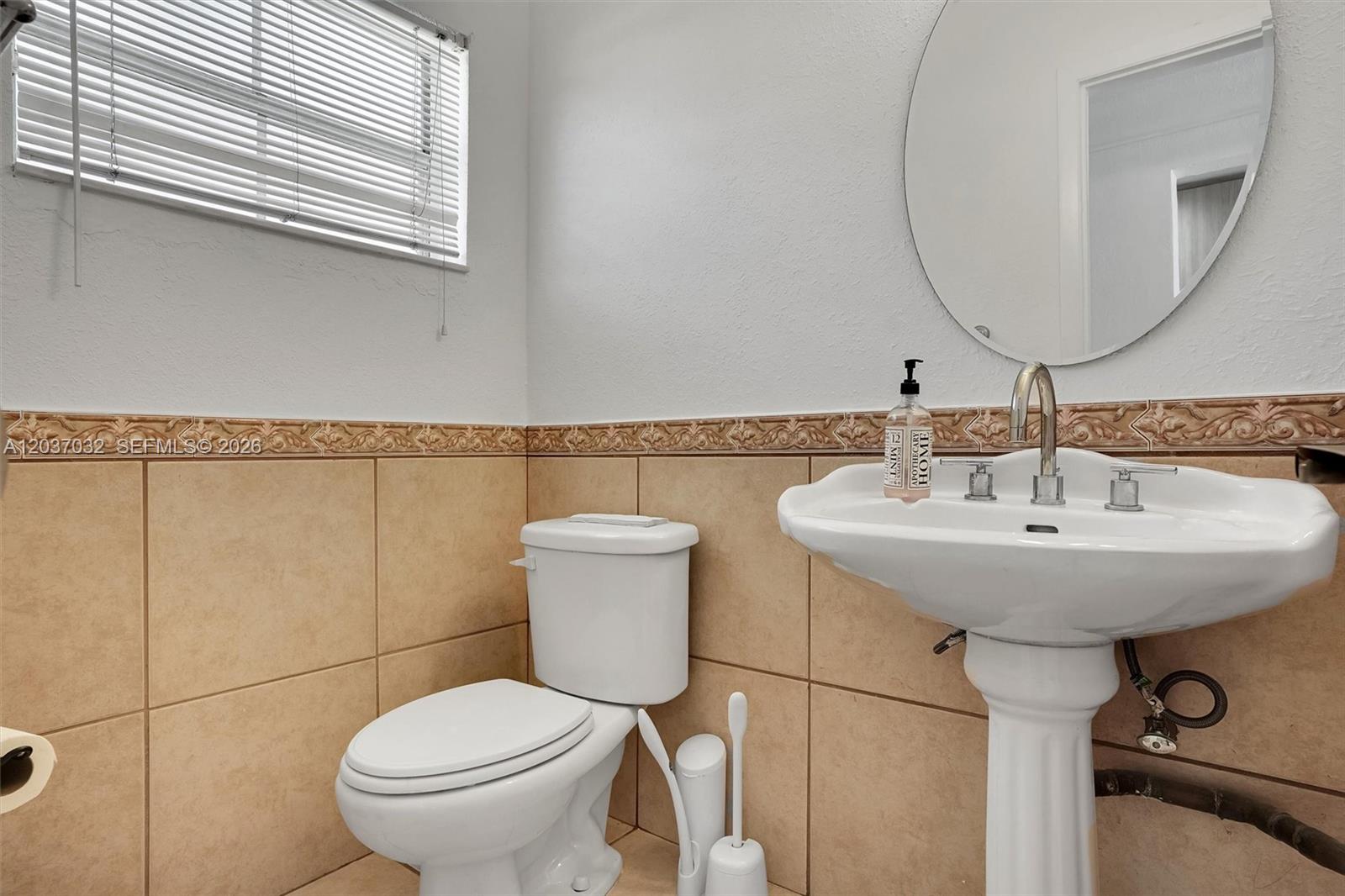 A12037032 Property Photo 16