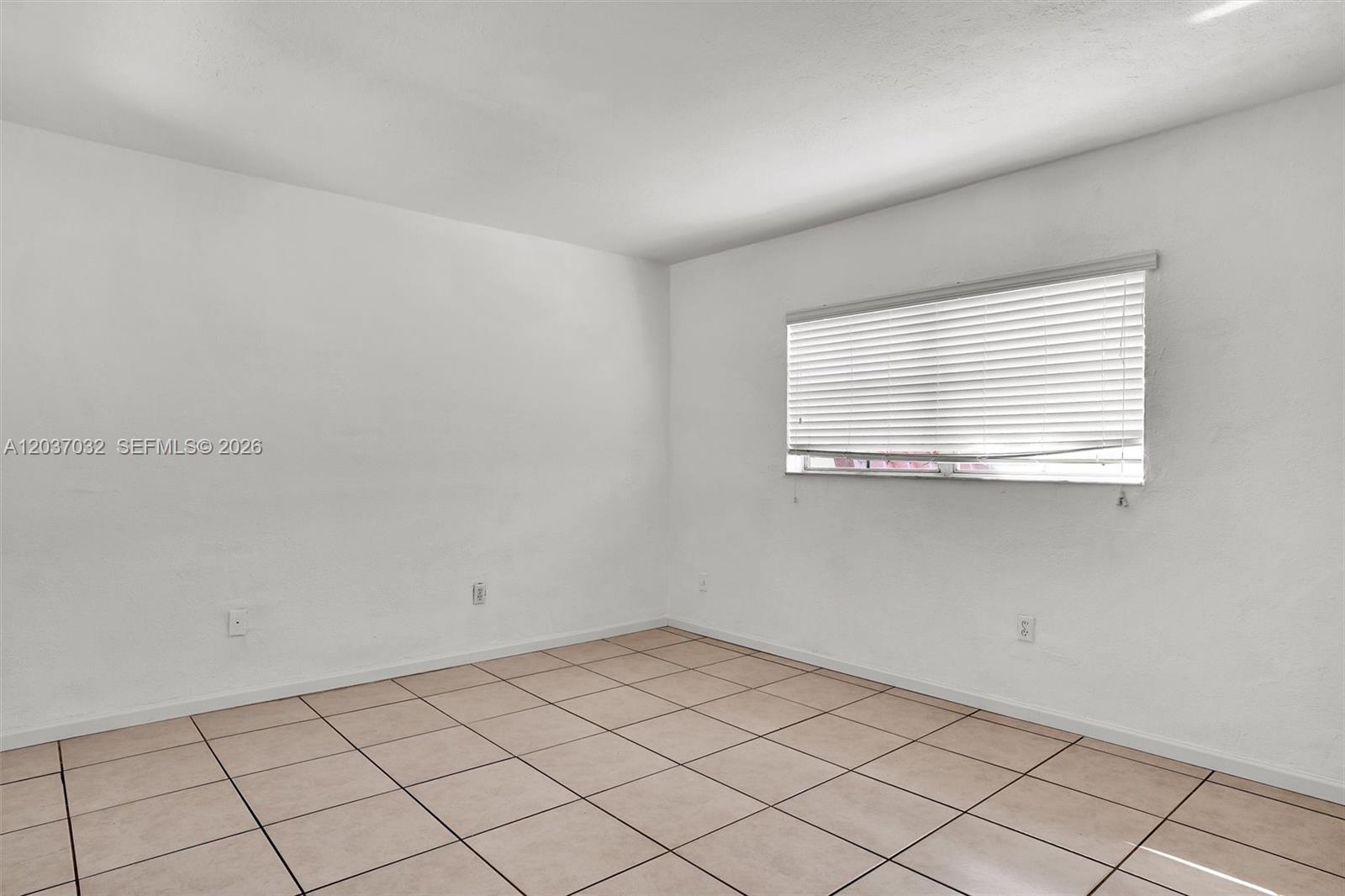 A12037032 Property Photo 20