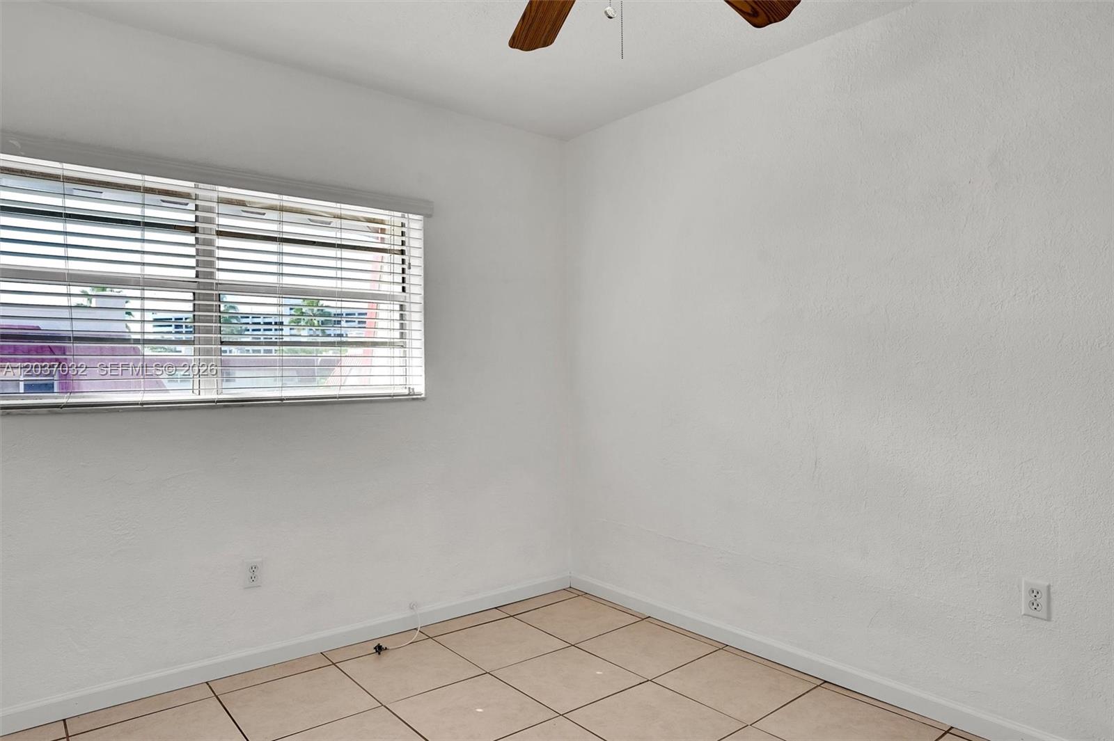 A12037032 Property Photo 24
