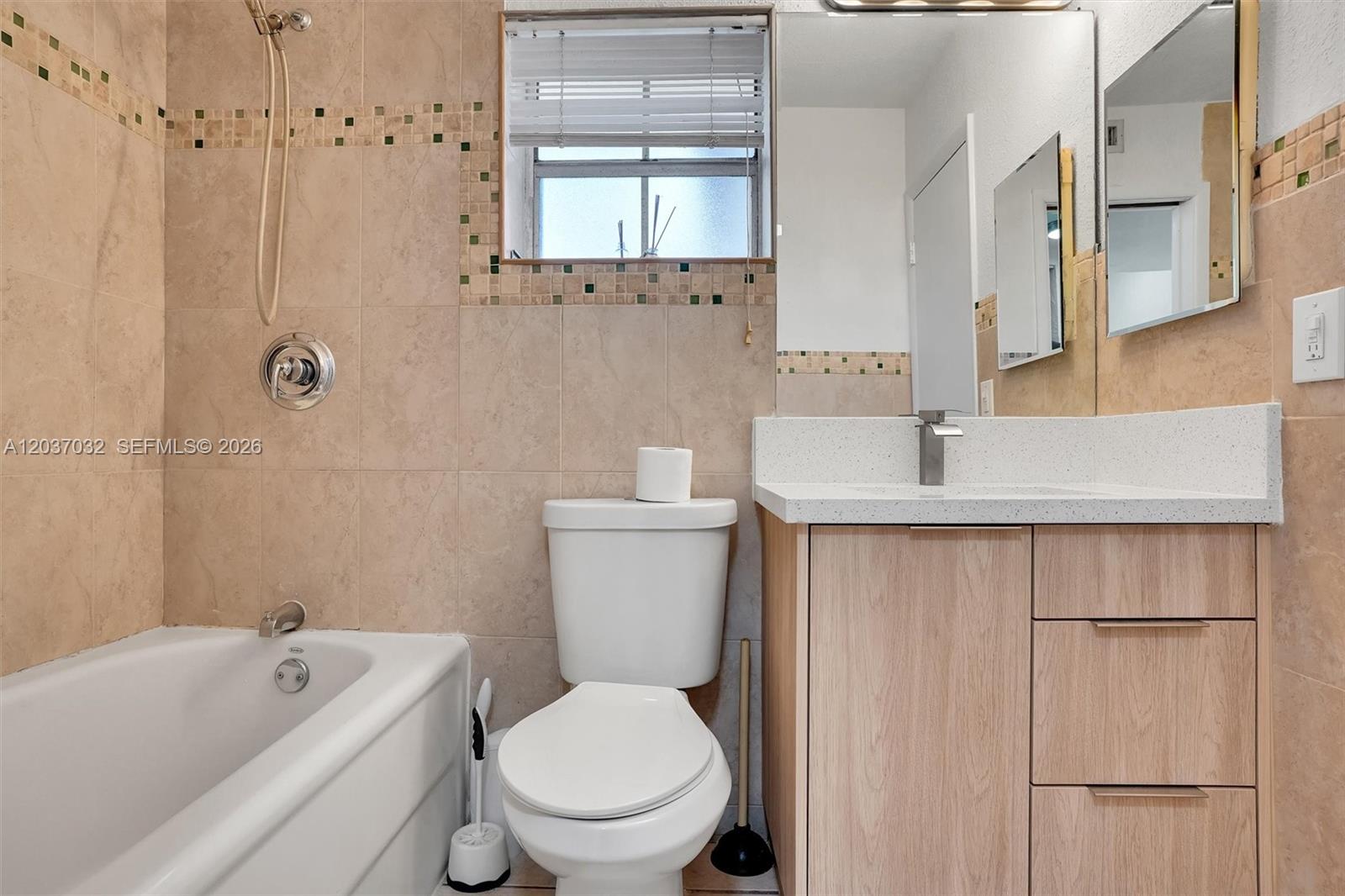 A12037032 Property Photo 26
