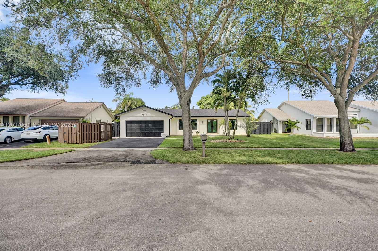5112 Sw 87th Avenue Property Photo 2