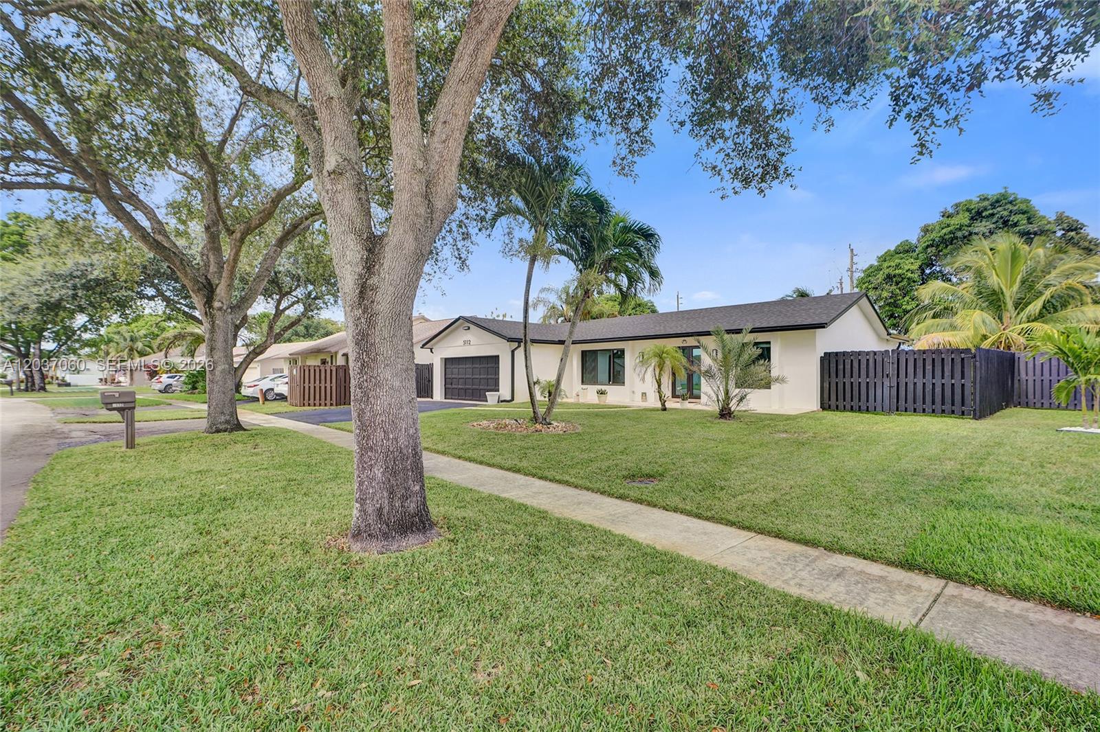 5112 Sw 87th Avenue Property Photo 3