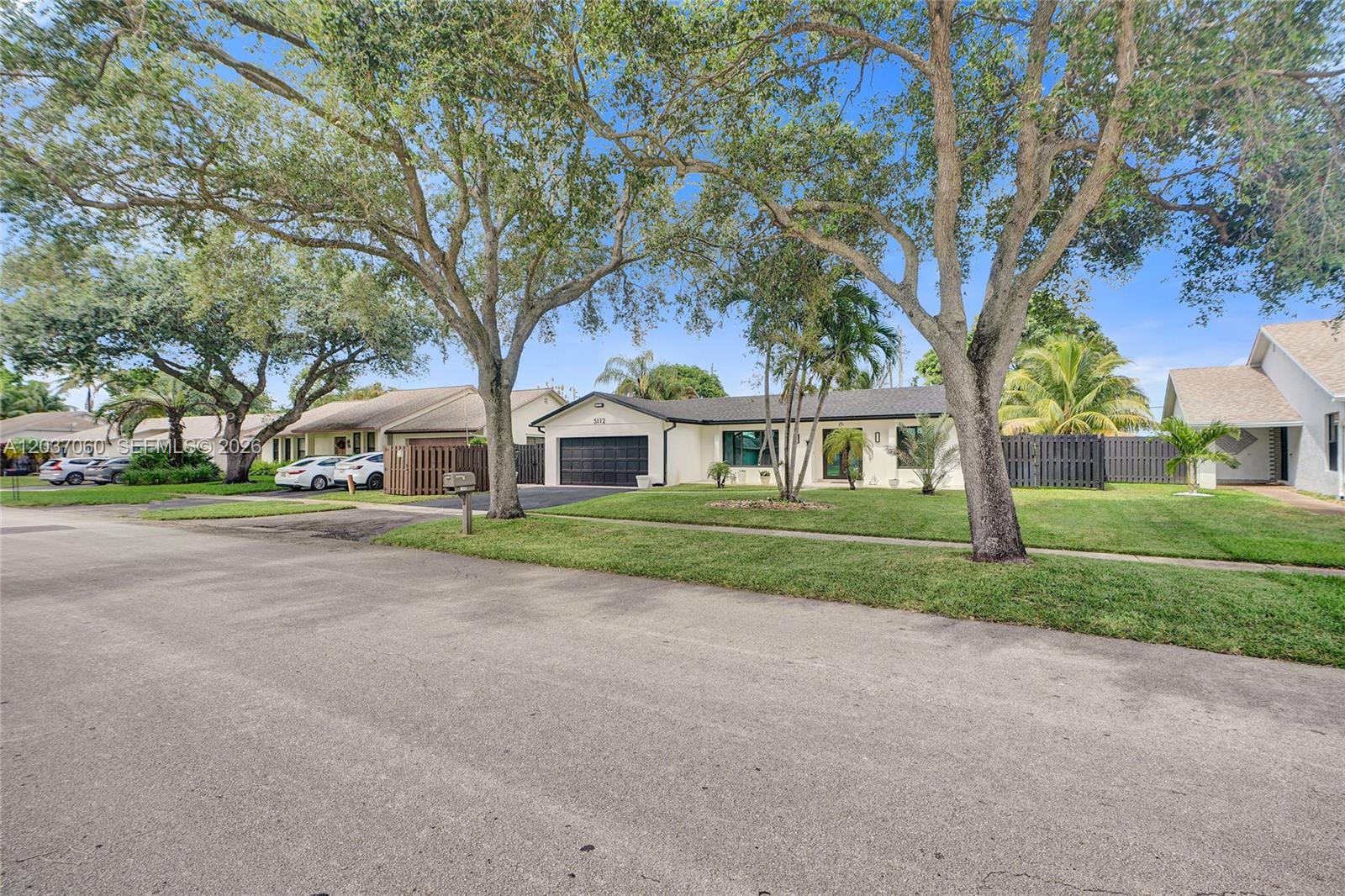 5112 Sw 87th Avenue Property Photo 4